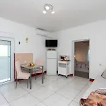 Grga لوبار
